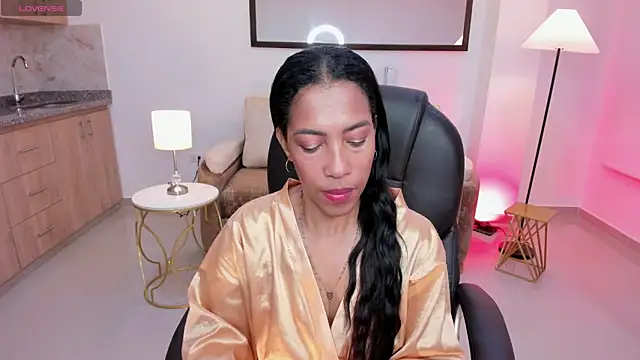 Snapshot of Shantaall_ chatting on 10.25.25 Shantaall online show from 10.25.25