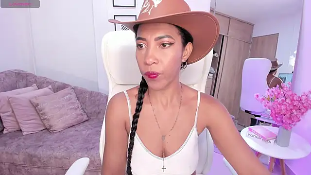 Snapshot of Shantaall_ chatting on 10.31.25 Shantaall online show from 10.31.25