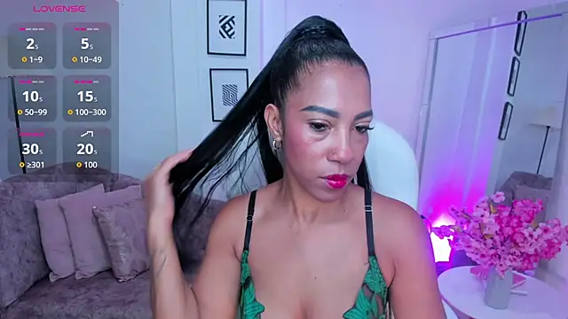 Snapshot of Shantaall_ chatting on 12.18.25 Shantaall online show from 12.18.25