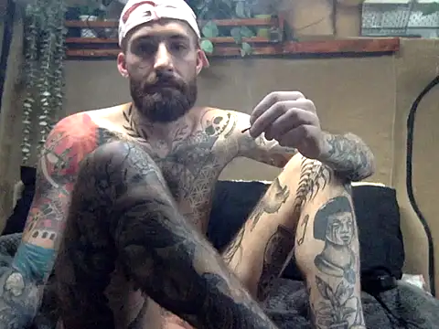 Snapshot of Tuhands chatting on 12.13.24 Tuhands online show from 12.13.24