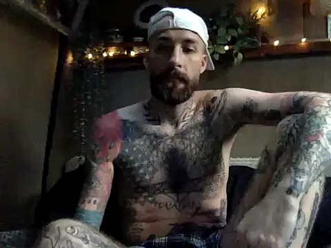 Snapshot of Tuhands chatting on 01.18.25 Tuhands online show from 01.18.25