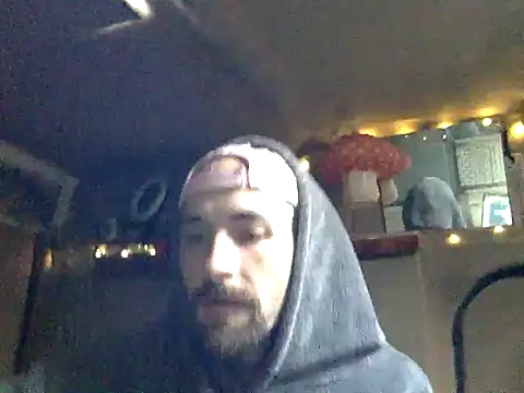 Snapshot of Tuhands chatting on 01.22.25 Tuhands online show from 01.22.25