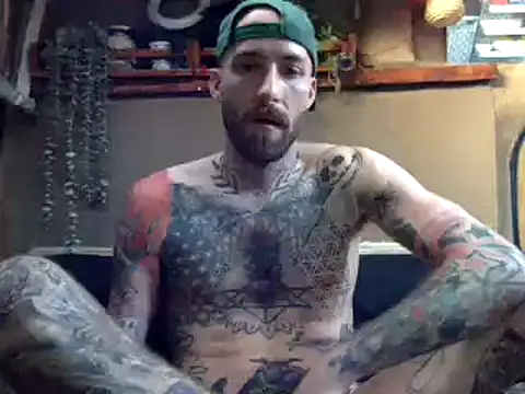 Snapshot of Tuhands chatting on 02.05.25 Tuhands online show from 02.05.25