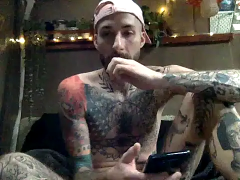 Snapshot of Tuhands chatting on 02.14.25 Tuhands online show from 02.14.25