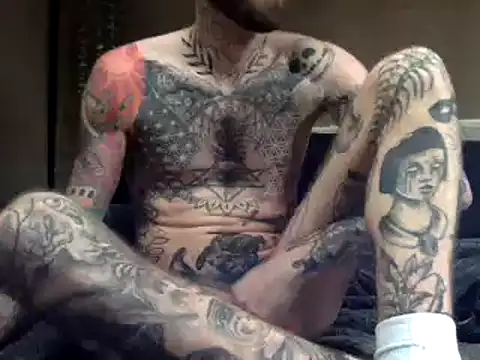 Snapshot of Tuhands chatting on 02.19.25 Tuhands online show from 02.19.25