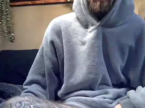 Snapshot of Tuhands chatting on 02.24.25 Tuhands online show from 02.24.25