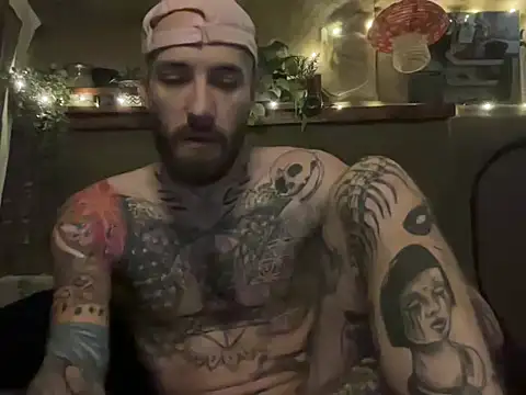 Snapshot of Tuhands chatting on 03.08.25 Tuhands online show from 03.08.25