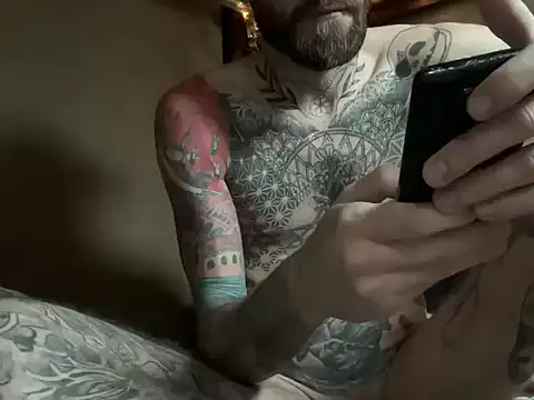 Snapshot of Tuhands chatting on 03.11.25 Tuhands online show from 03.11.25