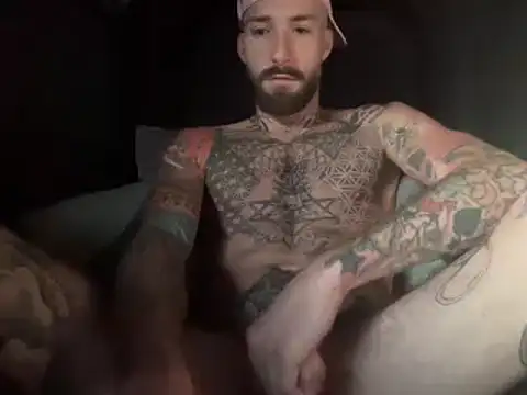 Snapshot of Tuhands chatting on 09.24.25 Tuhands online show from 09.24.25