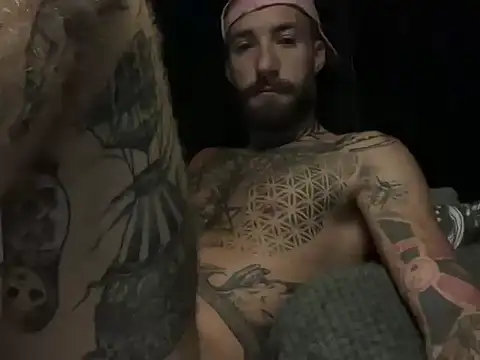 Snapshot of Tuhands chatting on 10.08.25 Tuhands online show from 10.08.25