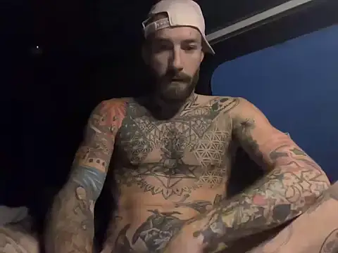 Snapshot of Tuhands chatting on 10.12.25 Tuhands online show from 10.12.25