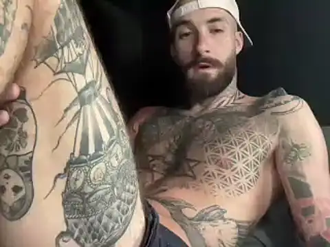 Snapshot of Tuhands chatting on 10.15.25 Tuhands online show from 10.15.25