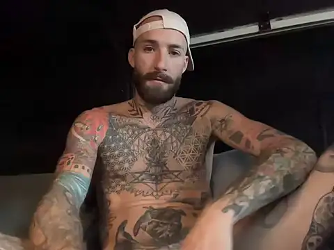 Snapshot of Tuhands chatting on 10.17.25 Tuhands online show from 10.17.25