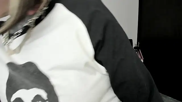 Snapshot of NikkiRamone chatting on 01.22.25 NikkiRamone online show from 01.22.25