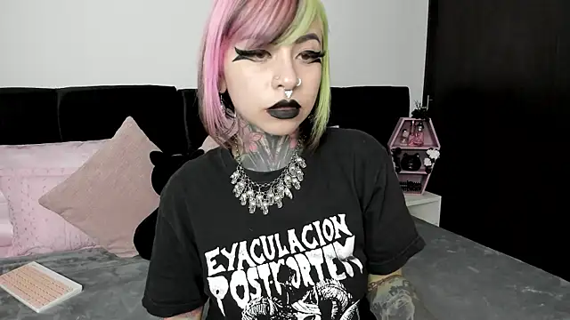 Snapshot of NikkiRamone chatting on 01.23.25 NikkiRamone online show from 01.23.25