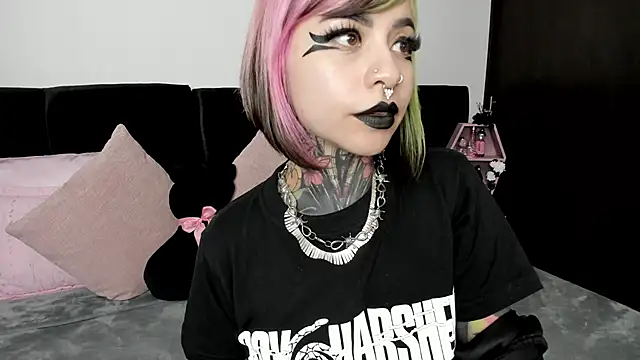 Snapshot of NikkiRamone chatting on 01.24.25 NikkiRamone online show from 01.24.25