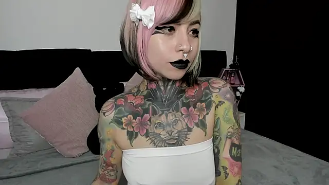 Snapshot of NikkiRamone chatting on 01.28.25 NikkiRamone online show from 01.28.25