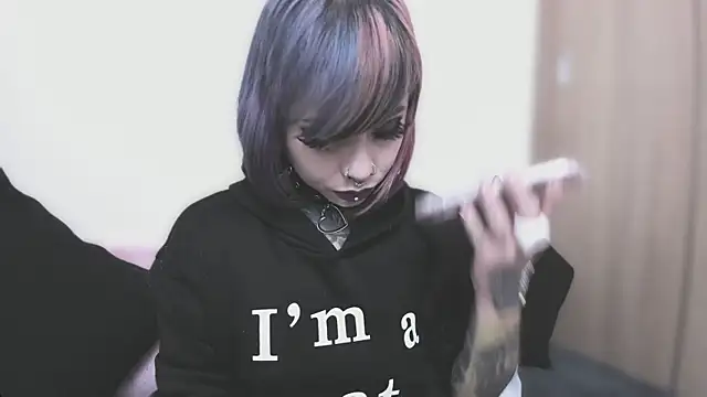 Snapshot of NikkiRamone chatting on 09.16.25 NikkiRamone online show from 09.16.25