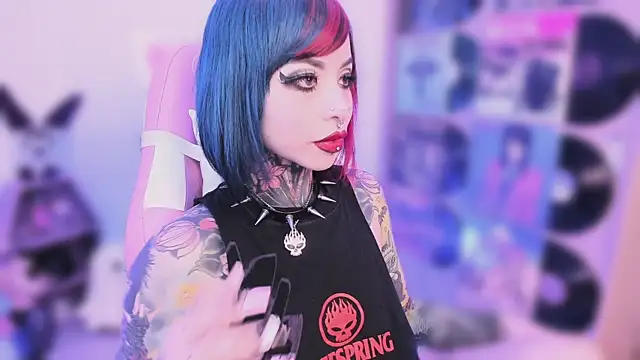 Snapshot of NikkiRamone chatting on 11.05.25 NikkiRamone online show from 11.05.25