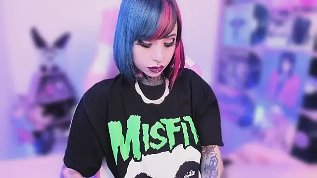 Snapshot of NikkiRamone chatting on 11.06.25 NikkiRamone online show from 11.06.25