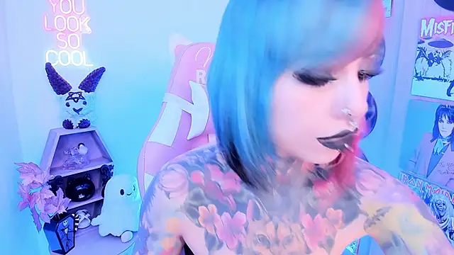 Snapshot of NikkiRamone chatting on 11.27.25 NikkiRamone online show from 11.27.25