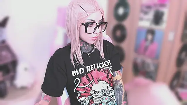 Snapshot of NikkiRamone chatting on 01.07.26 NikkiRamone online show from 01.07.26