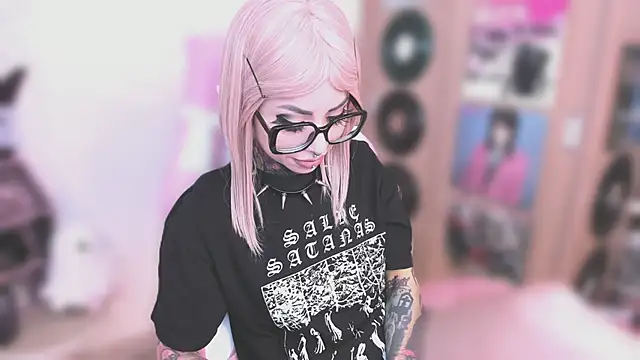 Snapshot of NikkiRamone chatting on 01.09.26 NikkiRamone online show from 01.09.26