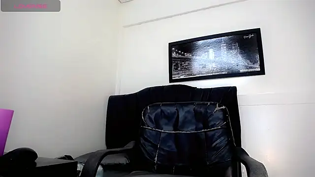 Diosiris Riannys online show from 10.24.25