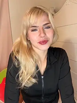 Snapshot of SirenitySirenxx chatting on 12.11.24 SirenitySirenxx online show from 12.11.24