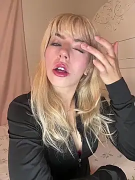 Snapshot of SirenitySirenxx chatting on 12.12.24 SirenitySirenxx online show from 12.12.24