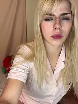 Snapshot of SirenitySirenxx chatting on 01.08.25 SirenitySirenxx online show from 01.08.25