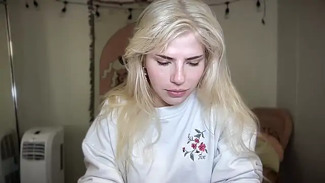 Snapshot of SirenitySirenxx chatting on 03.14.25 SirenitySirenxx online show from 03.14.25