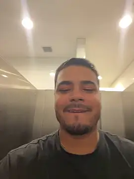Snapshot of thiagowes chatting on 04.28.26 thiagowes online show from 04.28.26