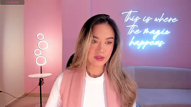 RebeccaHudson online show from 03.13.25