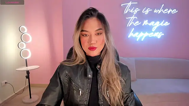 RebeccaHudson online show from 03.15.25