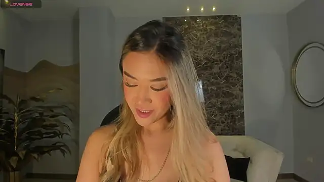 RebeccaHudson online show from 04.05.26