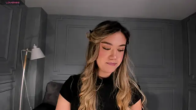 Snapshot of RebeccaHudson chatting on 04.18.26 RebeccaHudson online show from 04.18.26