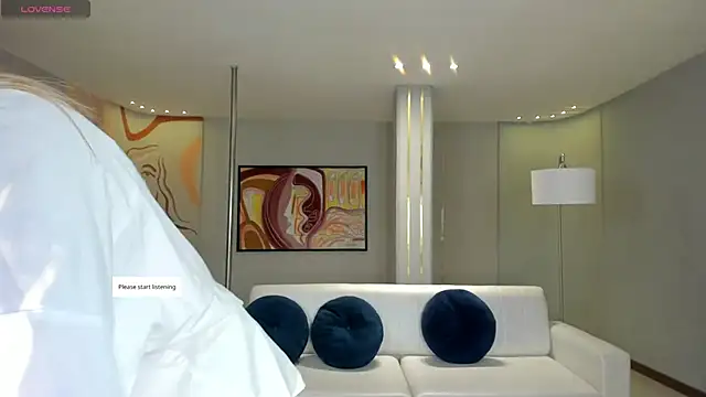 Snapshot of RebeccaHudson chatting on 04.23.26 RebeccaHudson online show from 04.23.26