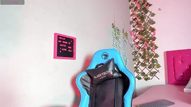 Snapshot of alexaa_cutee chatting on 01.06.25 alexaa cutee online show from 01.06.25