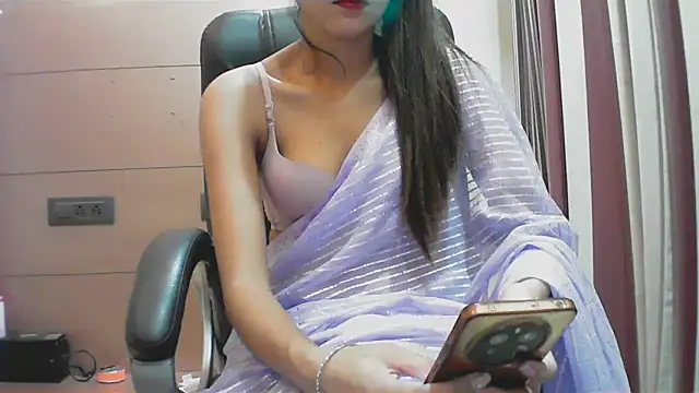 Snapshot of collage_hoty chatting on 09.15.25 collage hoty online show from 09.15.25