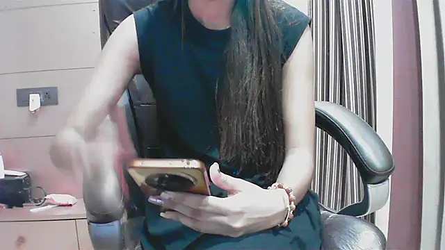 Snapshot of collage_hoty chatting on 09.25.25 collage hoty online show from 09.25.25