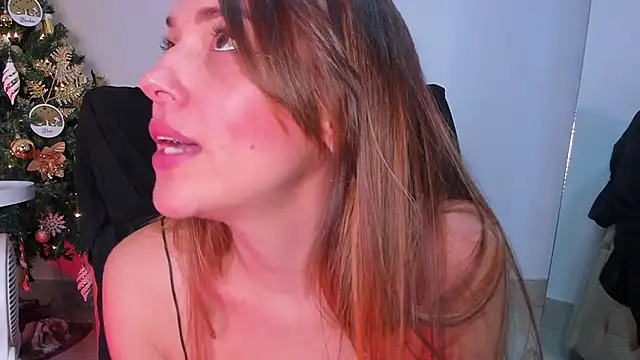 Snapshot of camilawm19 chatting on 12.23.24 camilawm19 online show from 12.23.24