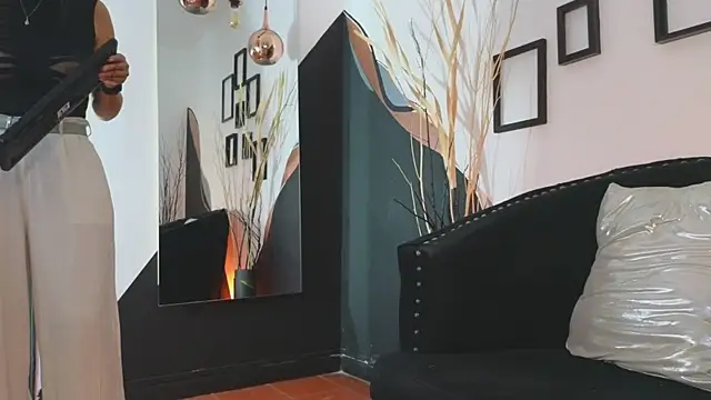 Snapshot of almaa_18 chatting on 02.27.25 almaa 18 online show from 02.27.25