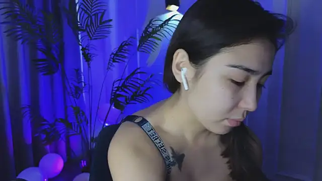 Snapshot of Deiri_Delightful chatting on 12.18.24 Deiri Delightful online show from 12.18.24