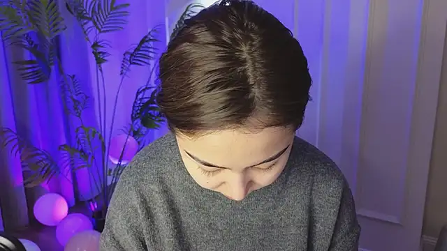 Snapshot of Deiri_Delightful chatting on 12.20.24 Deiri Delightful online show from 12.20.24