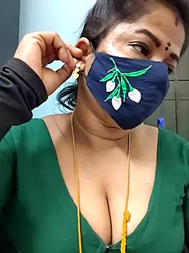 Snapshot of gaurika18 chatting on 06.28.26 gaurika18 online show from 06.28.26