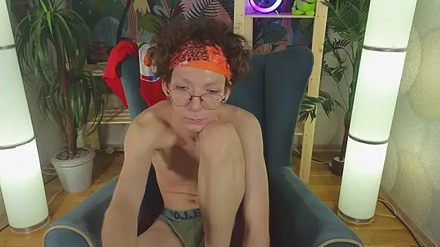 Snapshot of TommieH chatting on 03.08.25 TommieH online show from 03.08.25