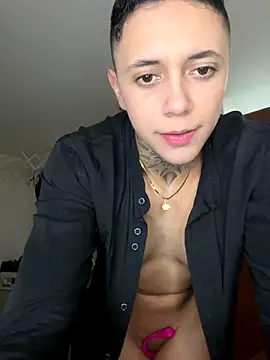 Snapshot of _PhillipBrown chatting on 12.03.24 PhillipBrown online show from 12.03.24