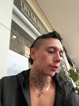 Snapshot of _PhillipBrown chatting on 01.25.25 PhillipBrown online show from 01.25.25