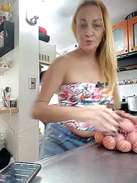 Snapshot of karen_mature69 chatting on 04.25.26 karen mature69 online show from 04.25.26